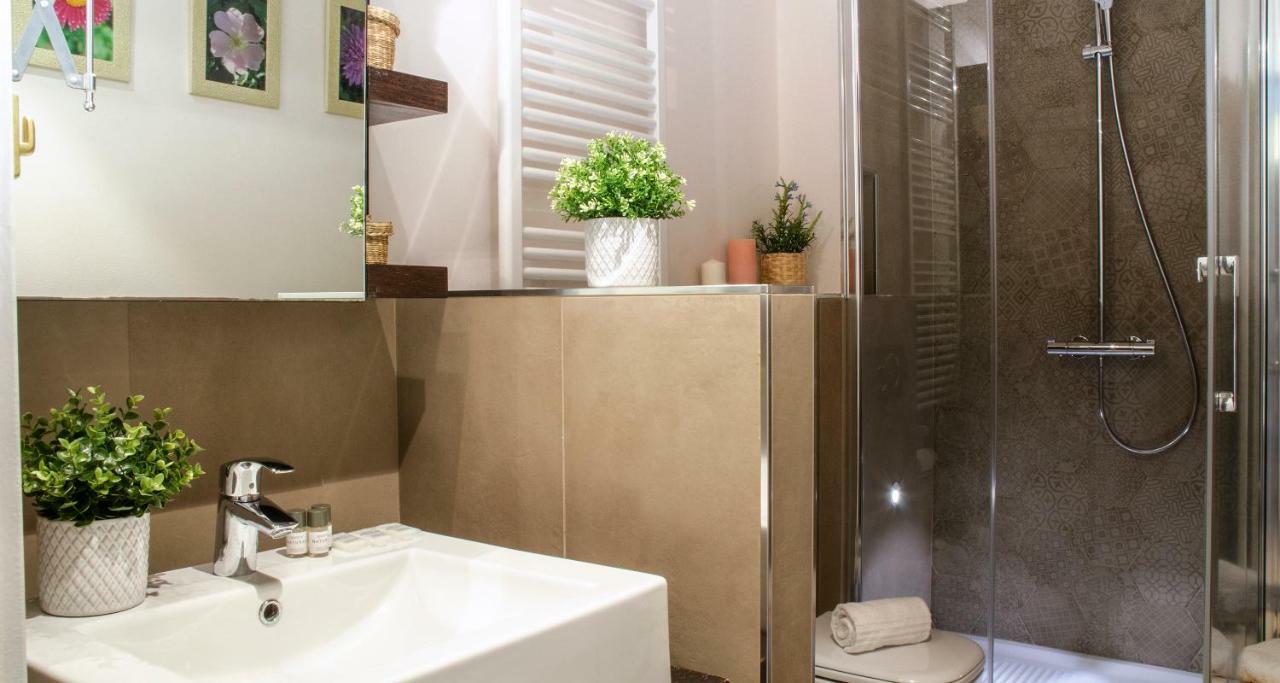 Flowers Apartment Joivy 25 Como Exterior foto